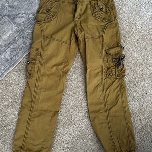 Women’s Cashe Cargo Pants in GUC. Size 6